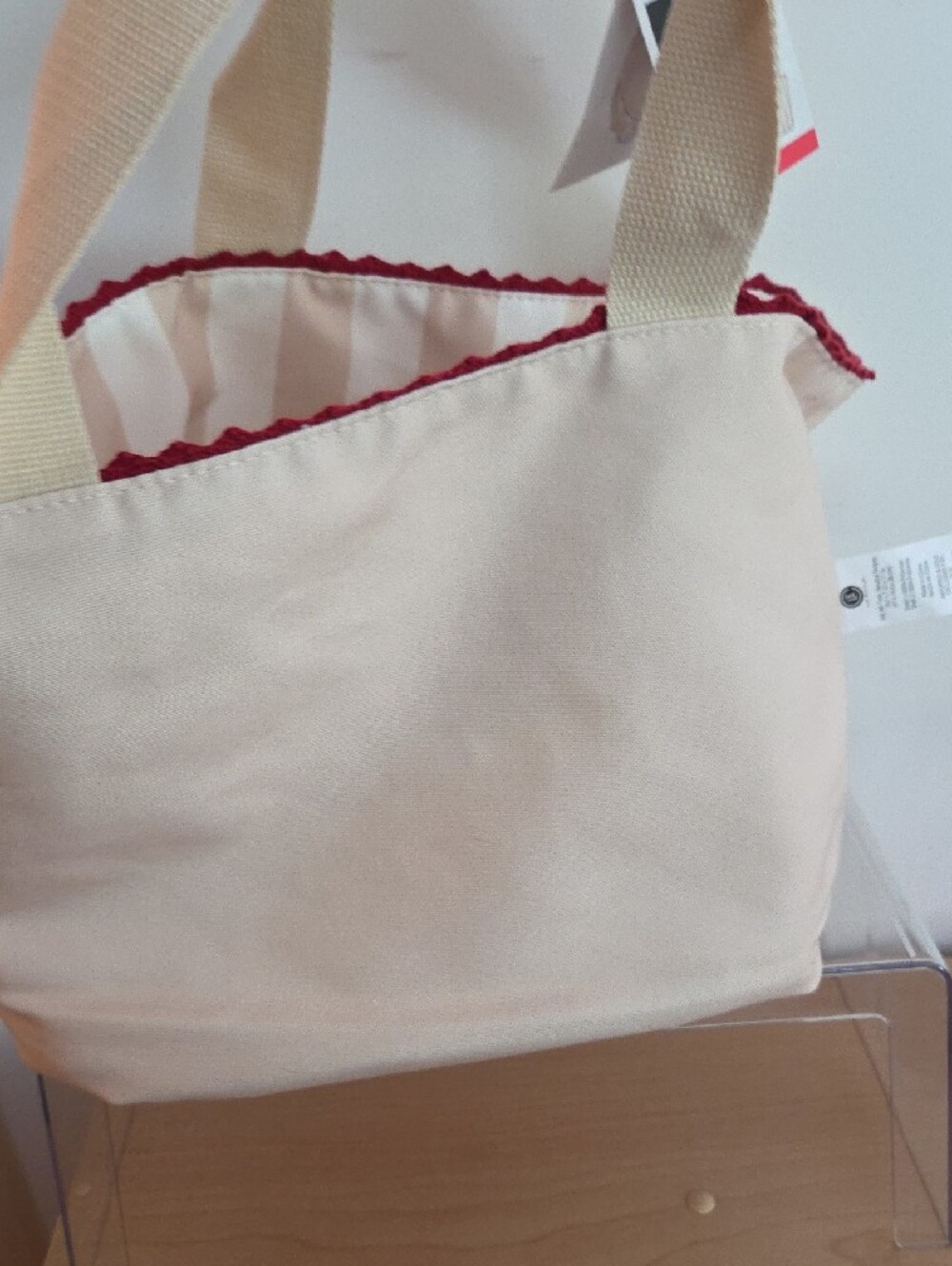 ❣️5/$25❣️Reversible Striped Cream & White Tote Bag with Red Trim. 🆕 - Picture 5 of 5
